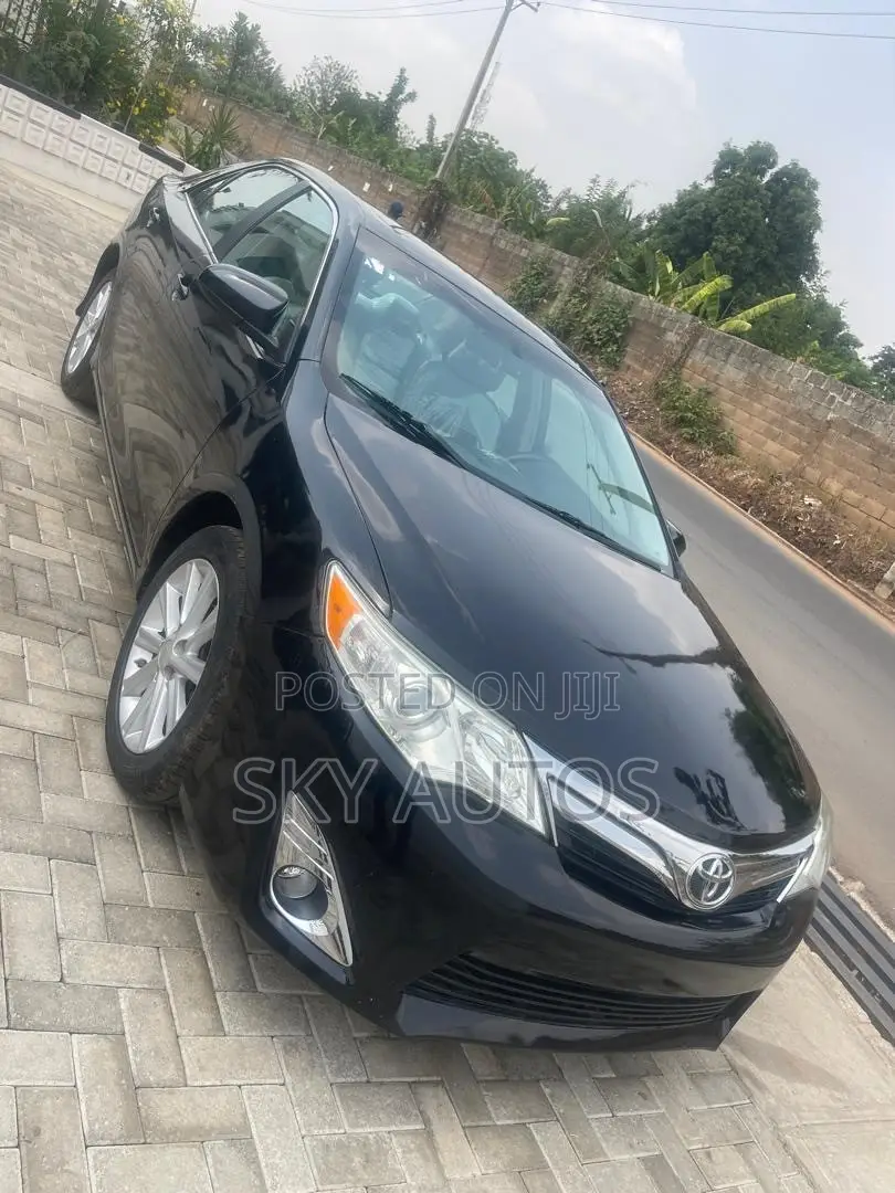 Toyota Camry XLE 4dr Sedan (2.5L 4cyl 6A) 2013 Black