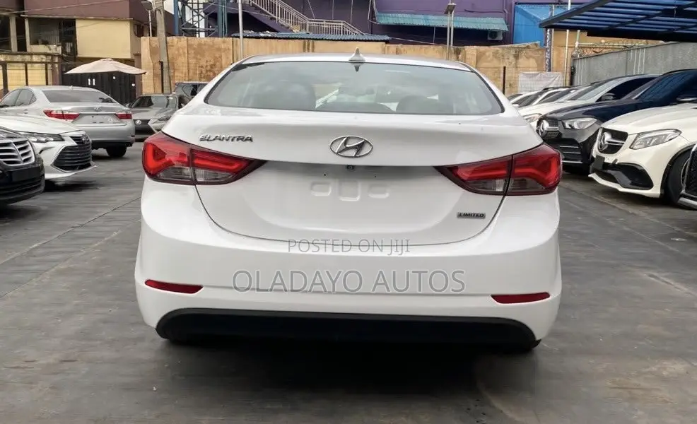 Hyundai Elantra Limited 4dr Sedan (1.8L 4cyl 6A) 2015 White