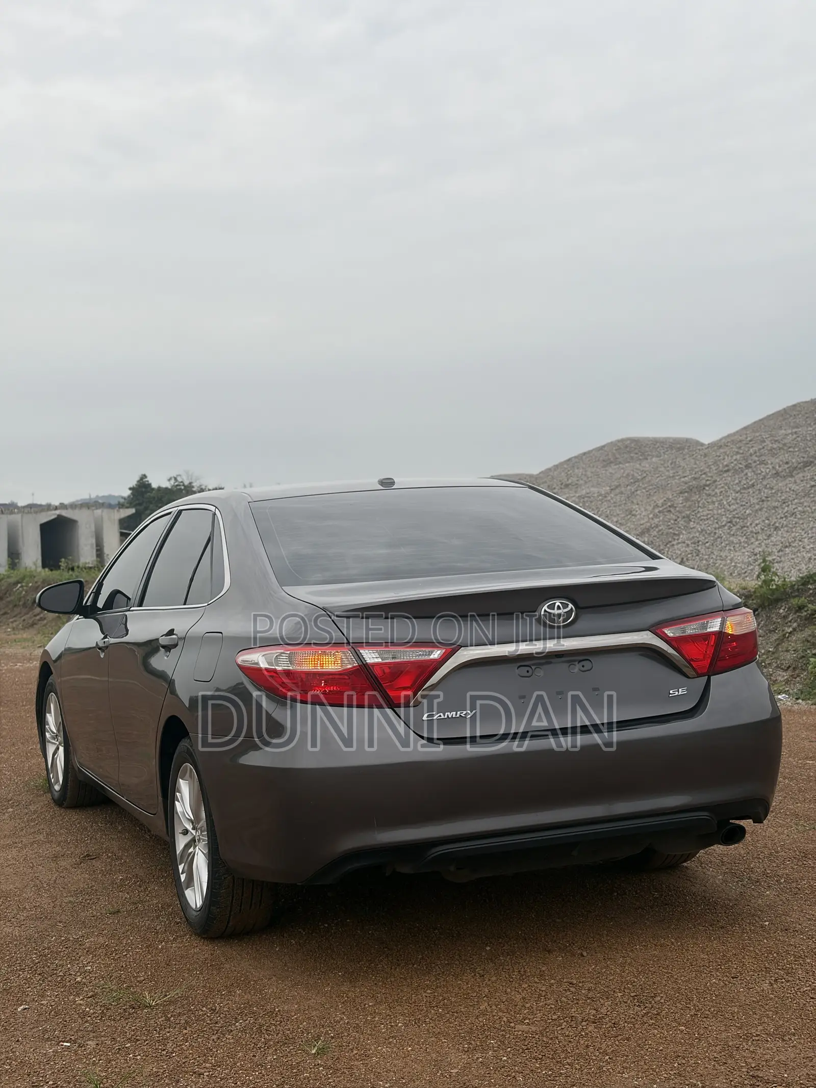 Toyota Camry SE 4dr Sedan (2.5L 4cyl 6A) 2016 Gray