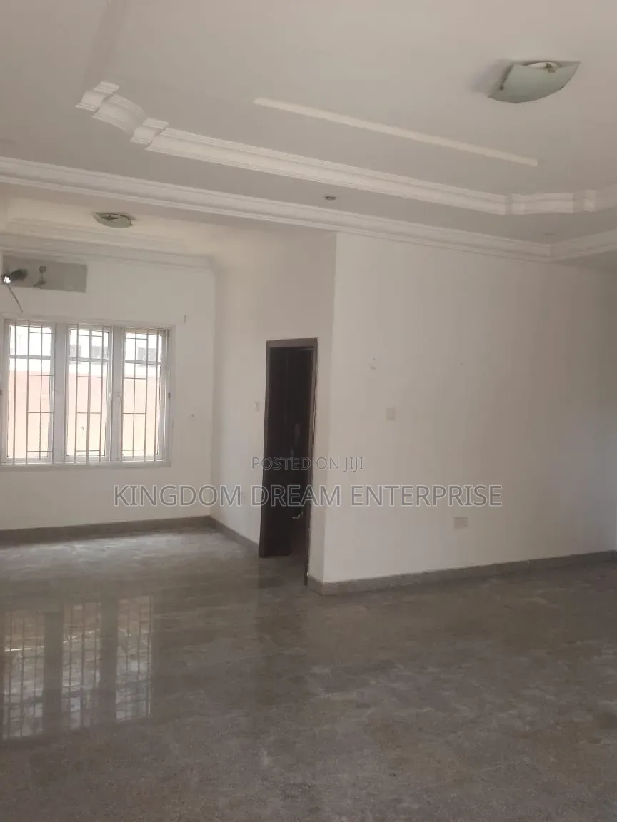 2bdrm Apartment in Lekki Phase 1 Lagos for rent