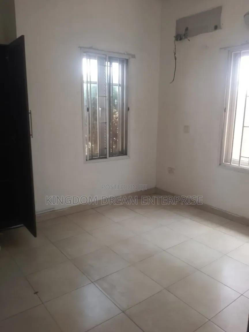2bdrm Apartment in Lekki Phase 1 Lagos for rent