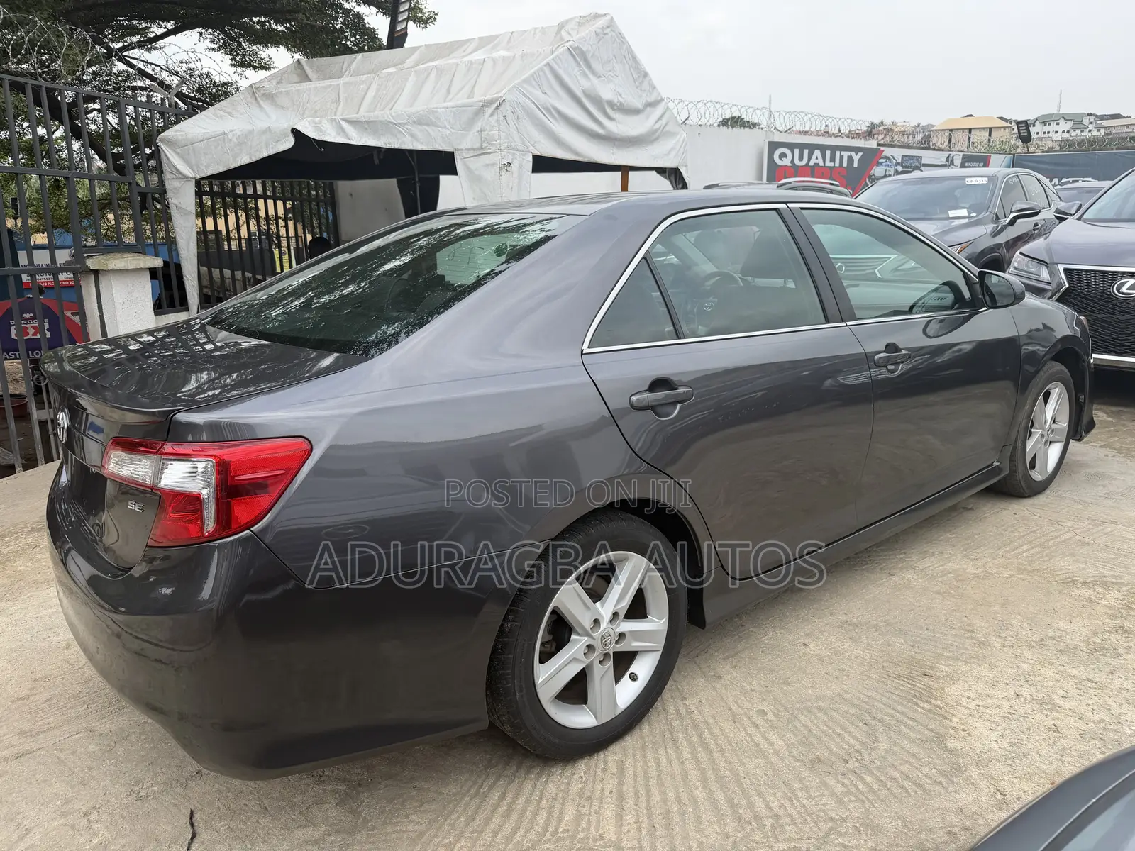 Toyota Camry SE 4dr Sedan (2.5L 4cyl 6A) 2014 Gray