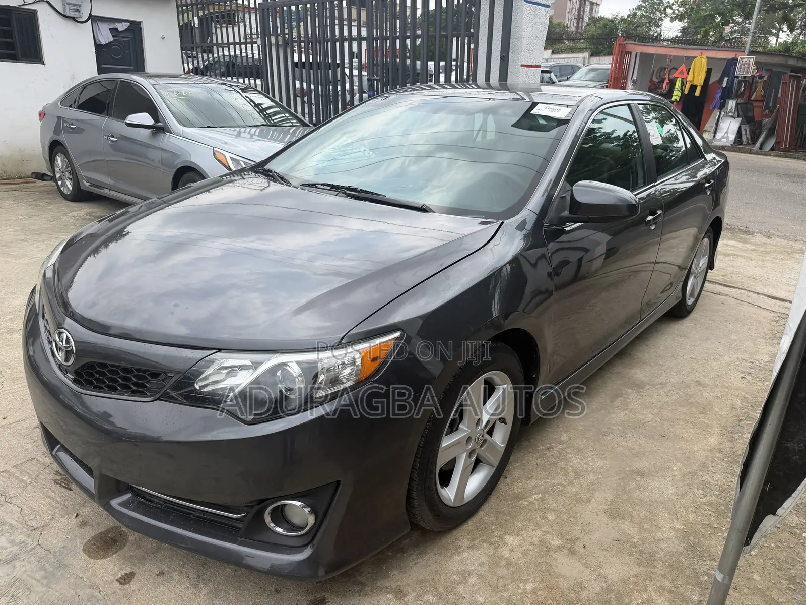 Toyota Camry SE 4dr Sedan (2.5L 4cyl 6A) 2014 Gray
