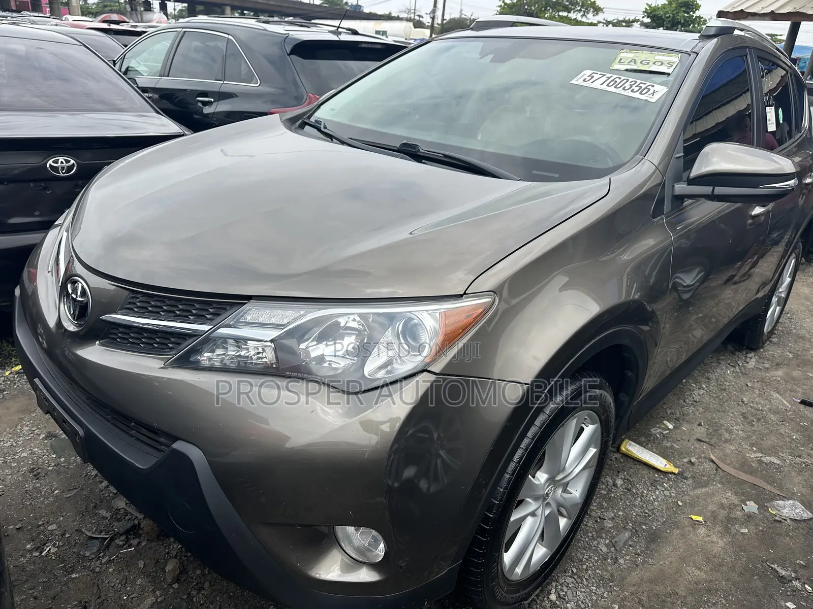 Toyota RAV4 XLE 4dr SUV AWD (2.5L 4cyl 6A) 2015 Gold
