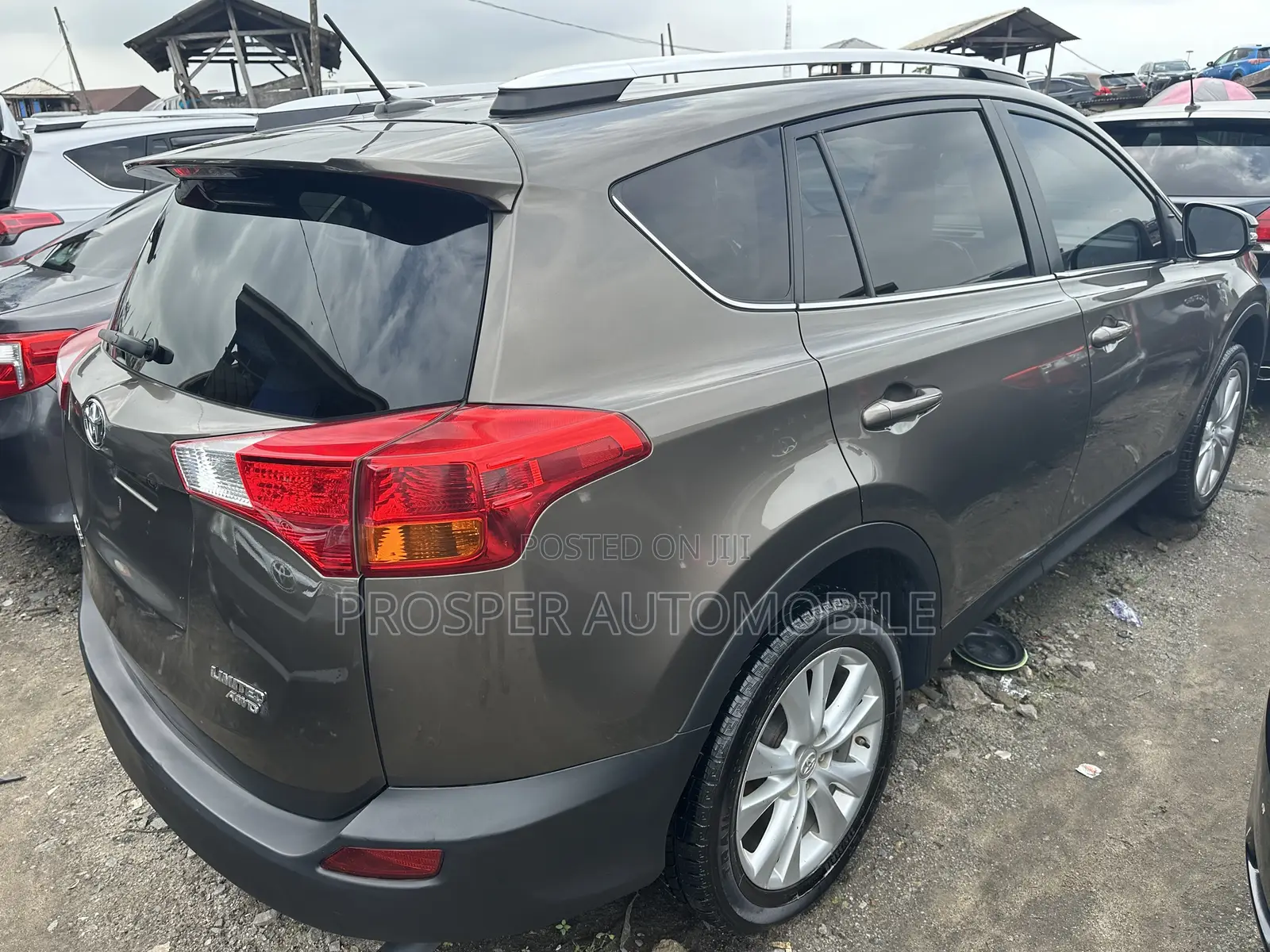 Toyota RAV4 XLE 4dr SUV AWD (2.5L 4cyl 6A) 2015 Gold