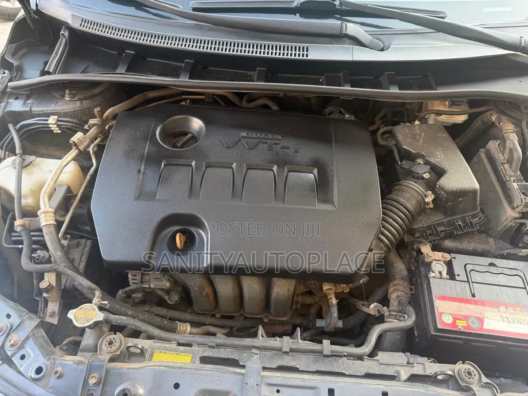 Toyota Corolla LE 4dr Sedan (1.8L 4cyl 4A) 2013 Gray