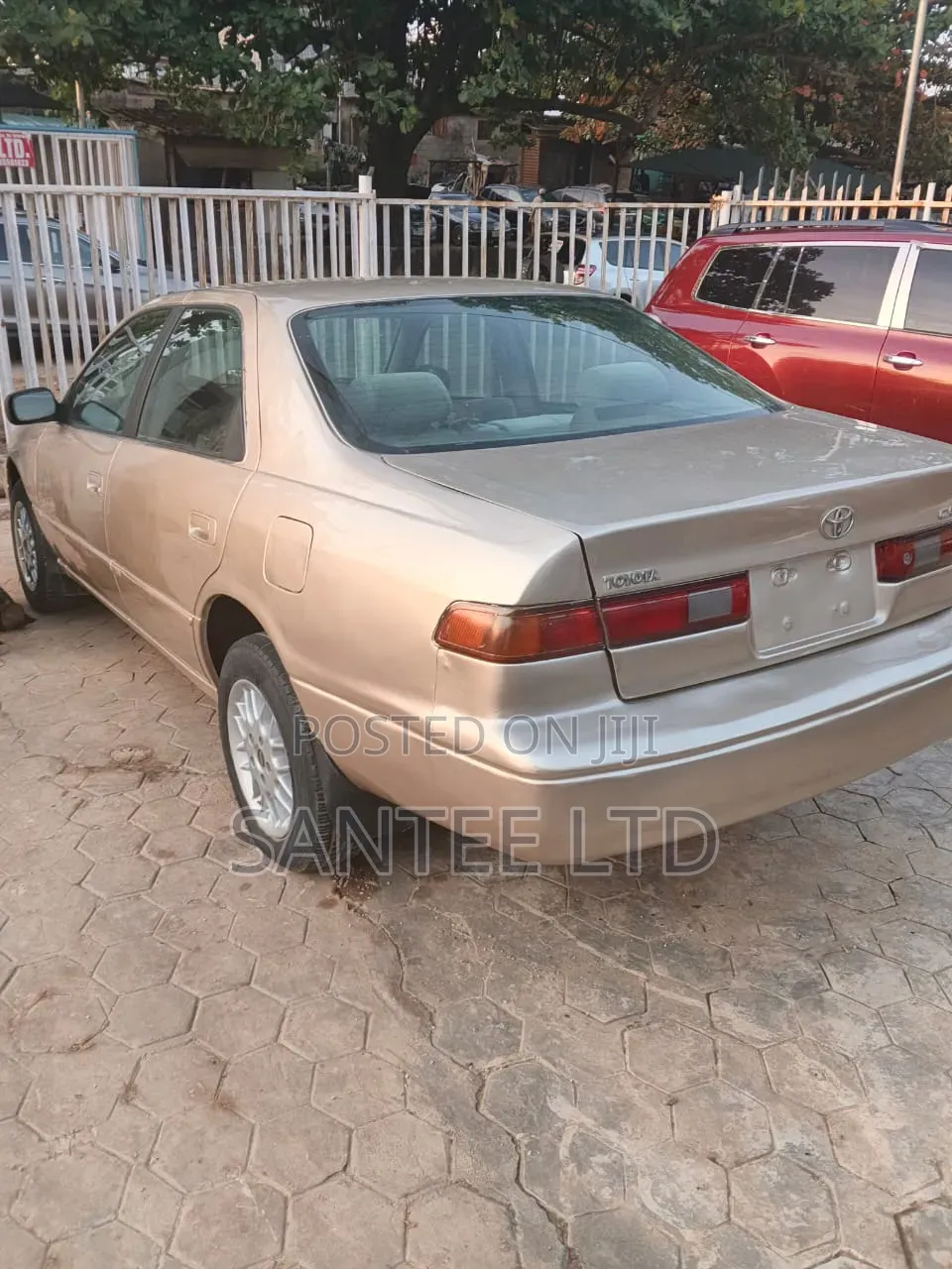 Toyota Camry 2000 Gold