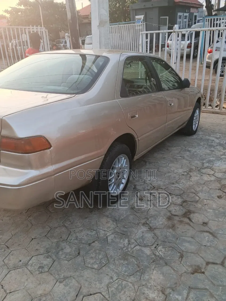 Toyota Camry 2000 Gold