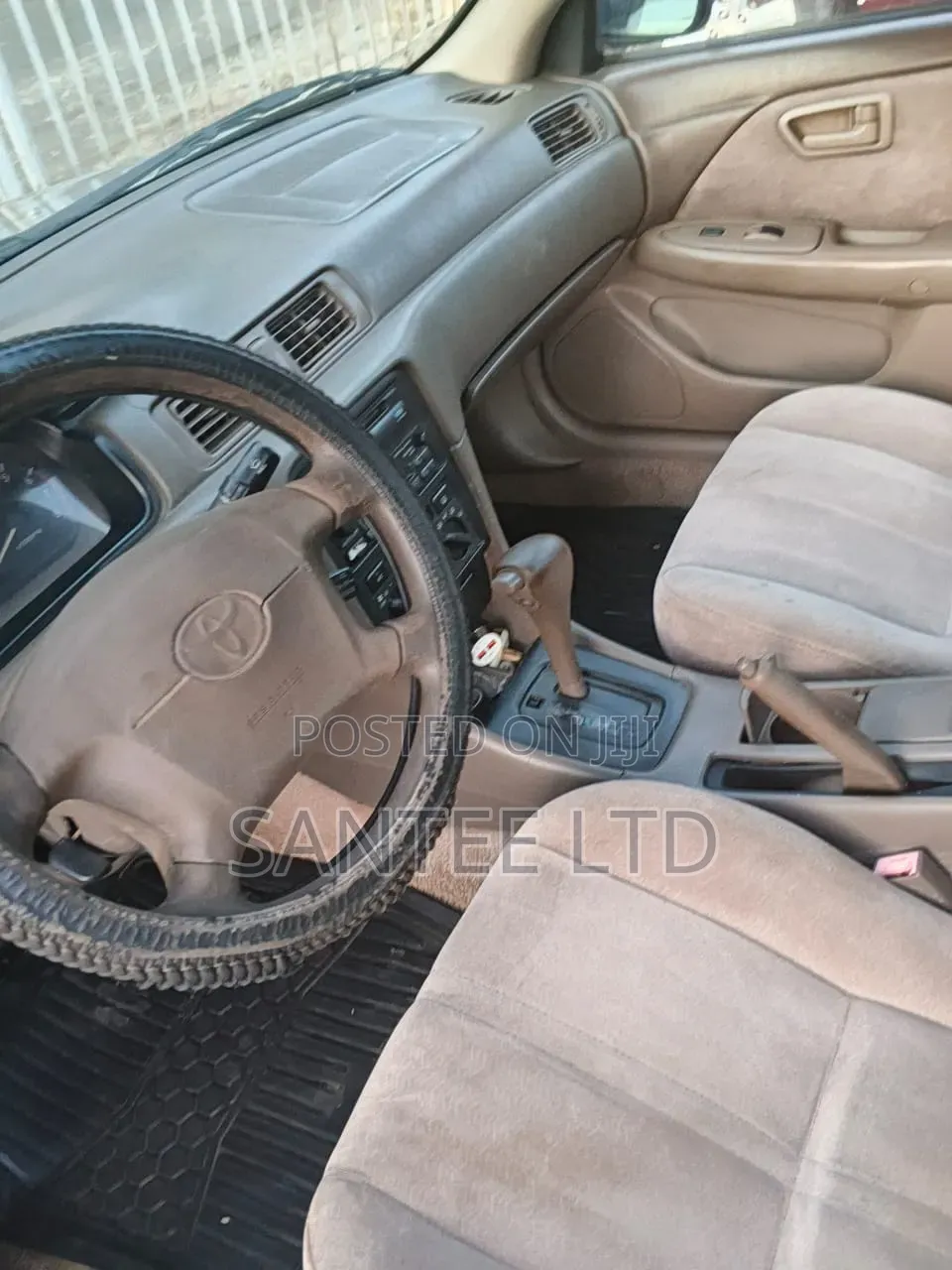 Toyota Camry 2000 Gold