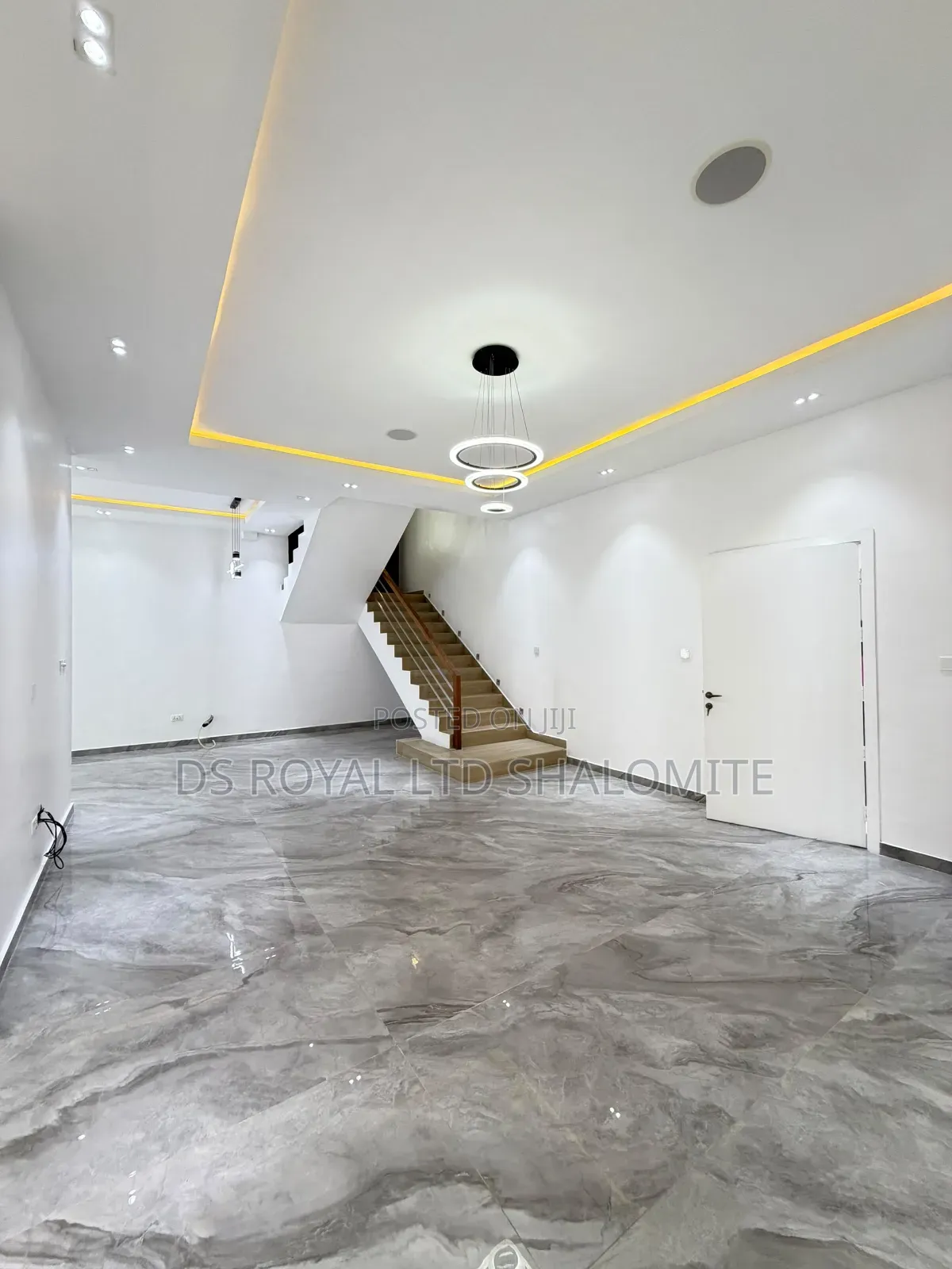 5bdrm Duplex in Osapa london for sale