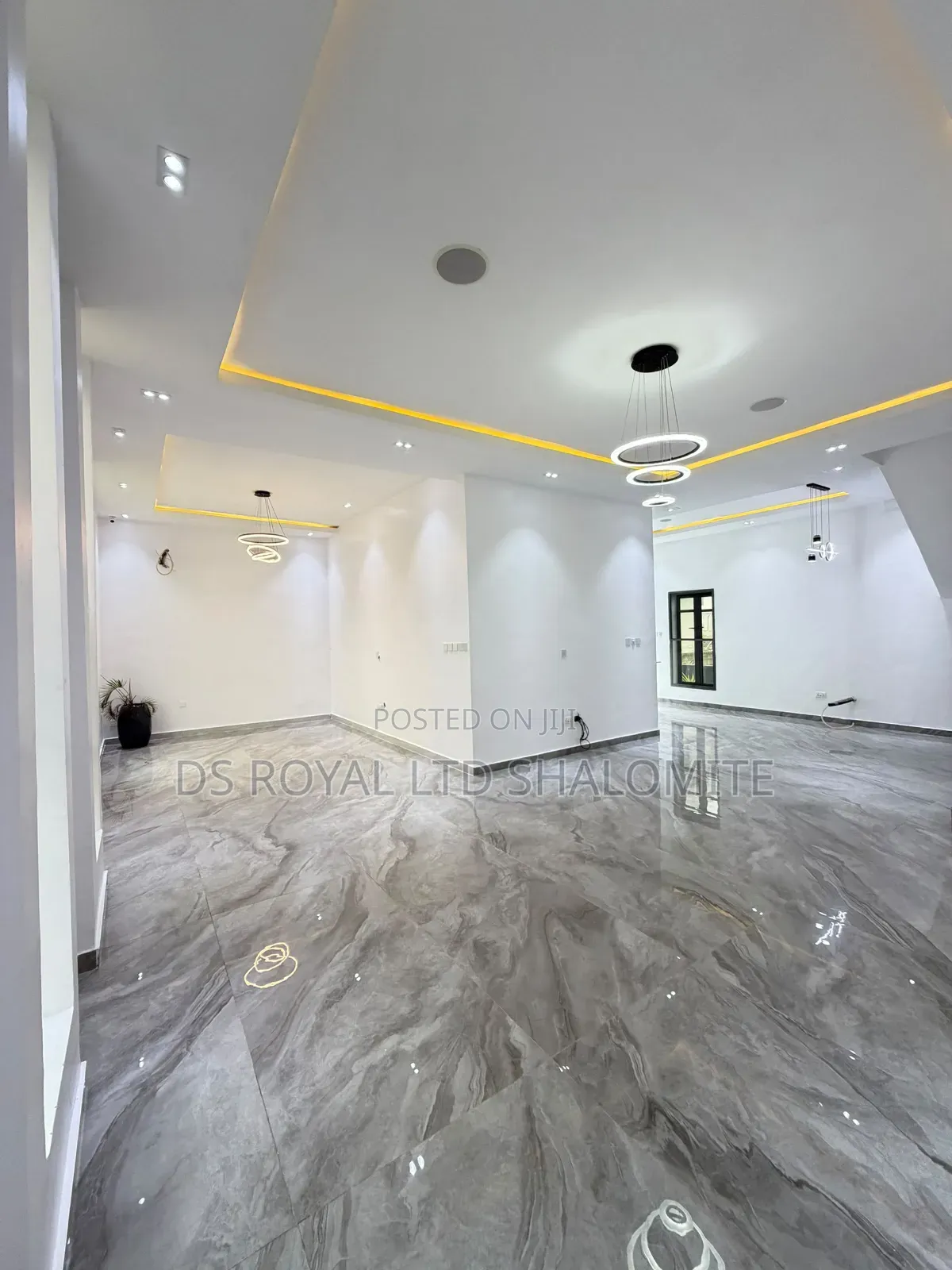 5bdrm Duplex in Osapa london for sale
