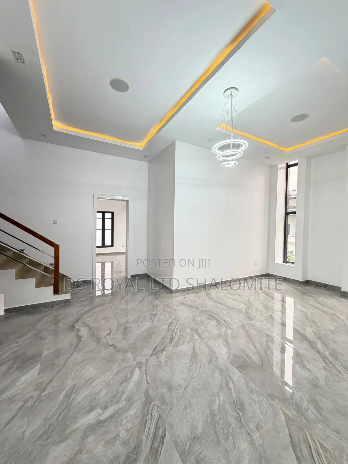 5bdrm Duplex in Osapa london for sale