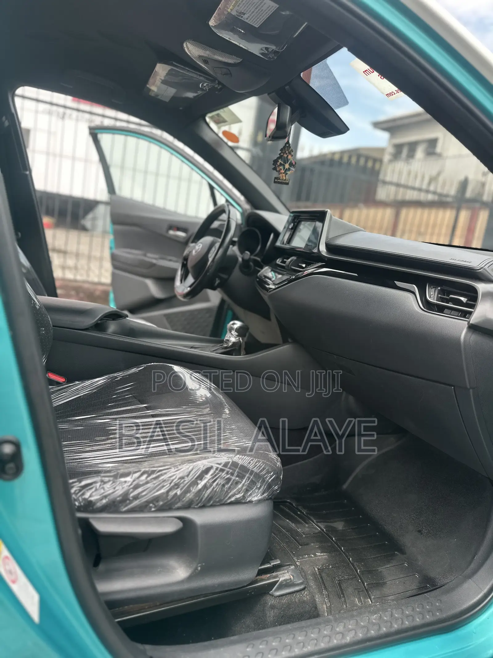 Toyota C-HR XLE FWD Sport Utility (2.0L 4cyl 2AM) 2018 Blue