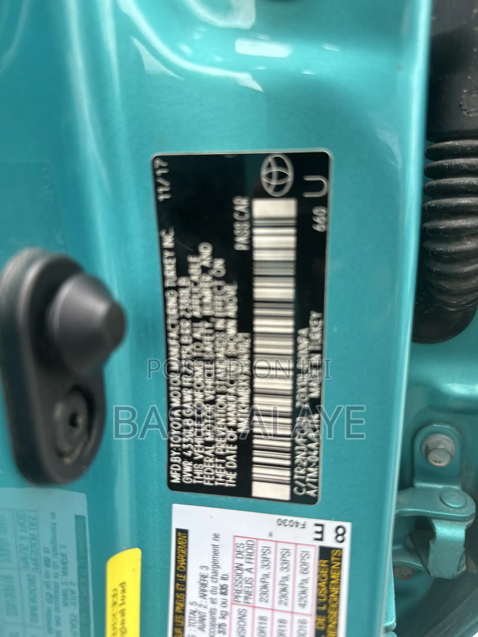 Toyota C-HR XLE FWD Sport Utility (2.0L 4cyl 2AM) 2018 Blue