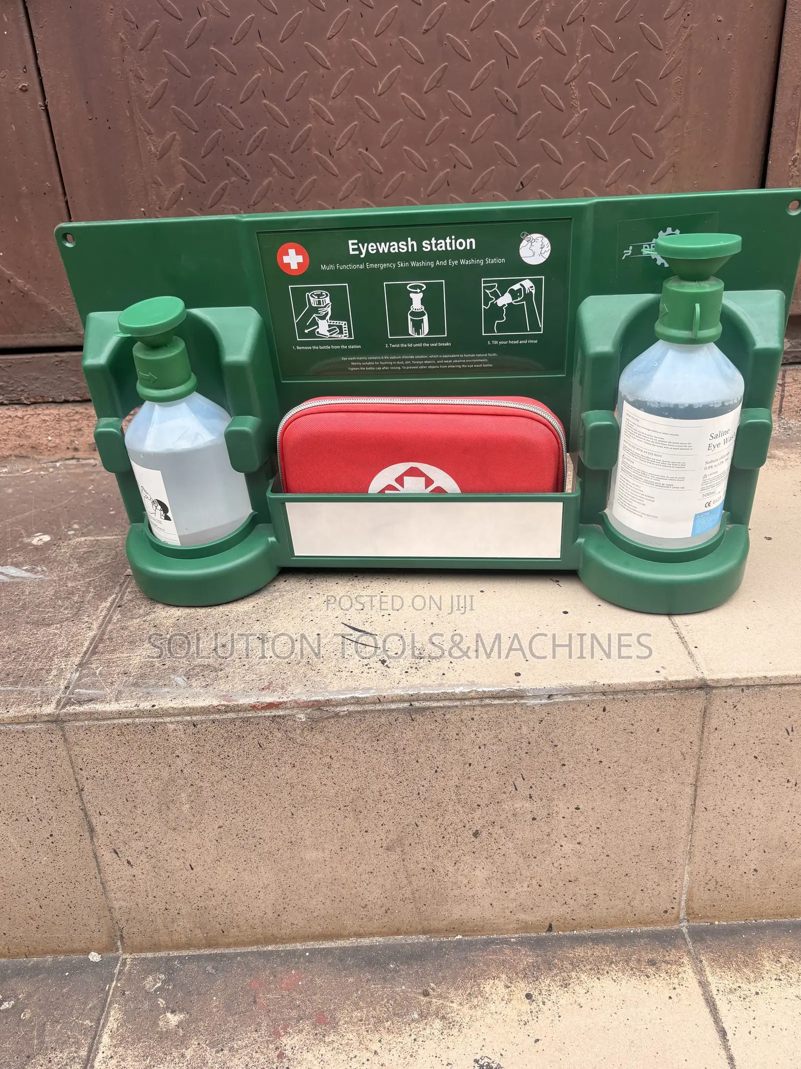 Wall Mounted Saline Eye Wash Station