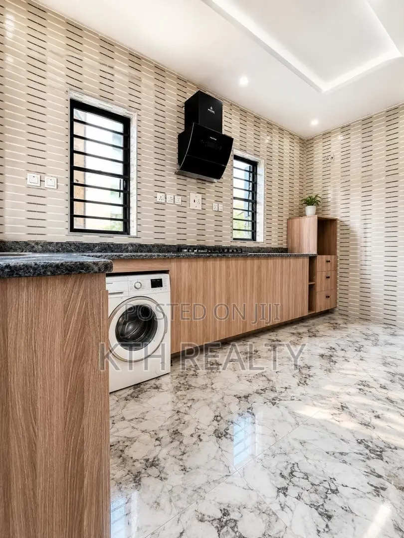 3bdrm Duplex in Lcc, Lekki Phase 2 for rent