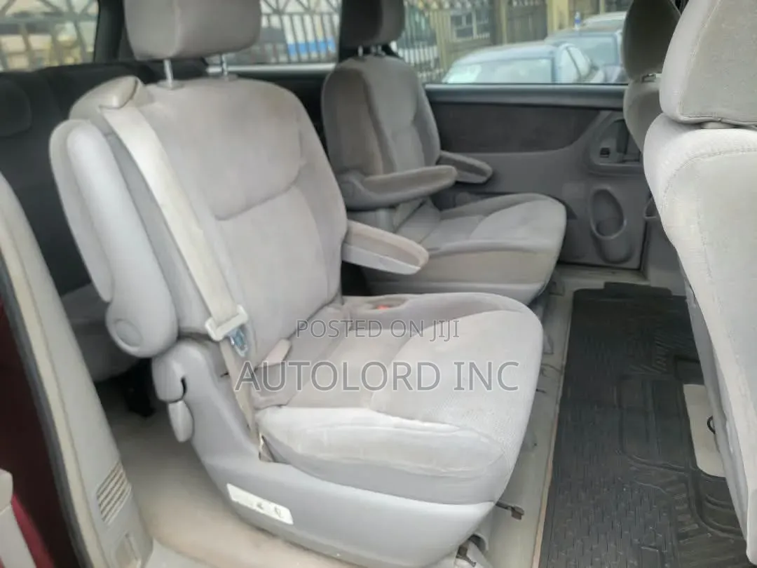 Toyota Sienna 2005 Red