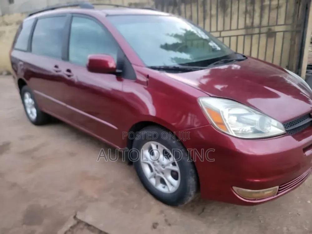 Toyota Sienna 2005 Red
