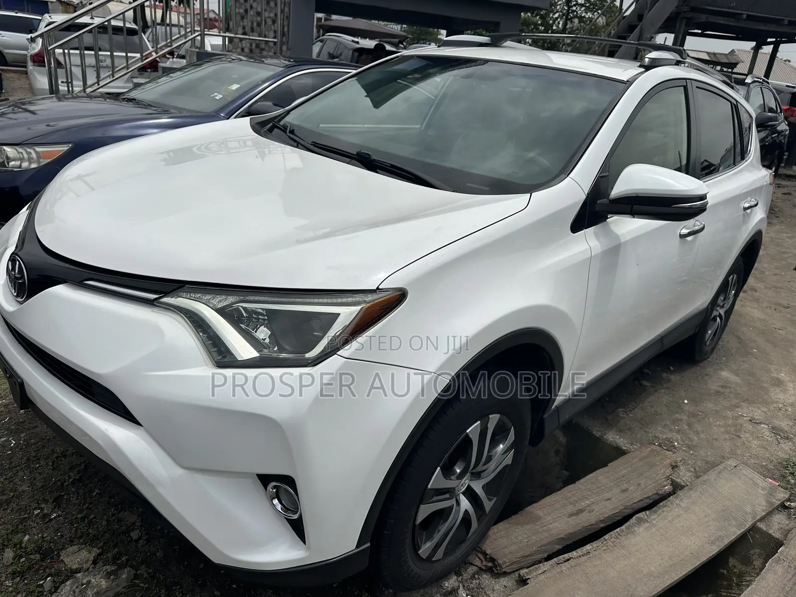 Toyota RAV4 LE FWD (2.5L 4cyl 6A) 2016 White