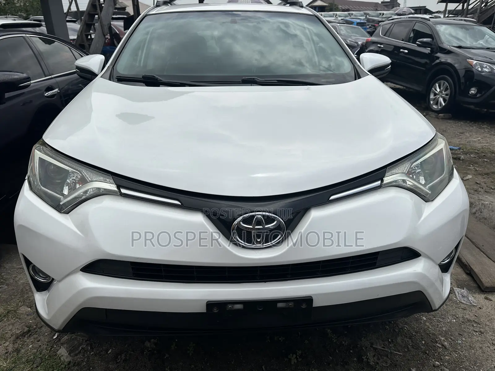 Toyota RAV4 LE FWD (2.5L 4cyl 6A) 2016 White