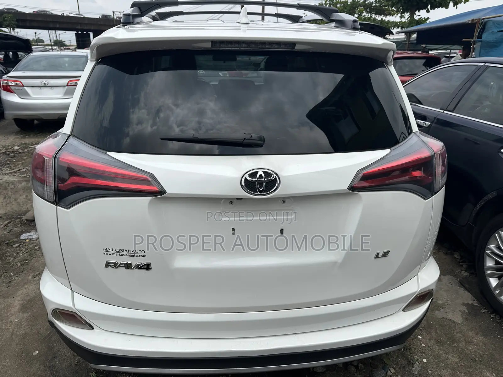 Toyota RAV4 LE FWD (2.5L 4cyl 6A) 2016 White