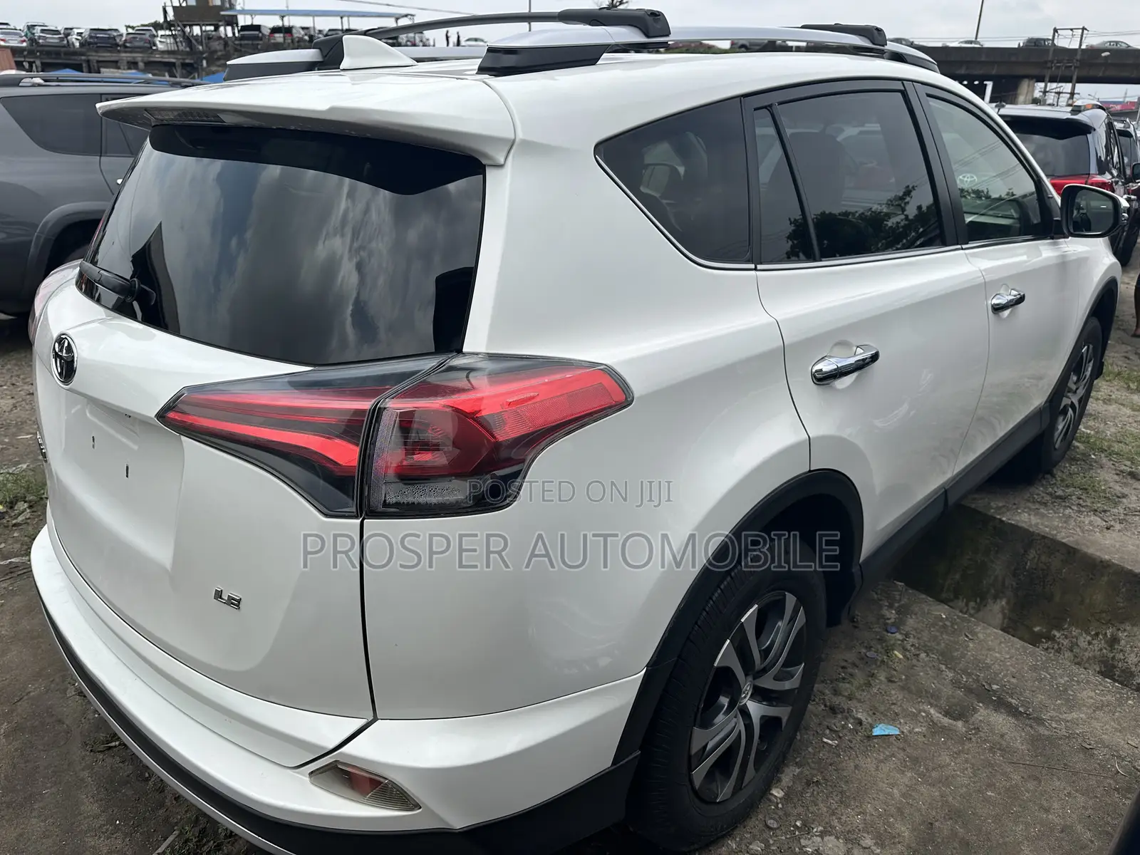 Toyota RAV4 LE FWD (2.5L 4cyl 6A) 2016 White
