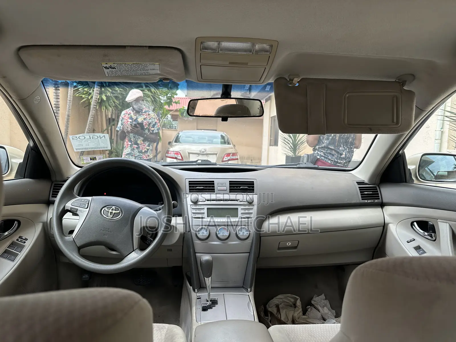 Toyota Camry SE 4dr Sedan (2.5L 4cyl 6A) 2011 Gold