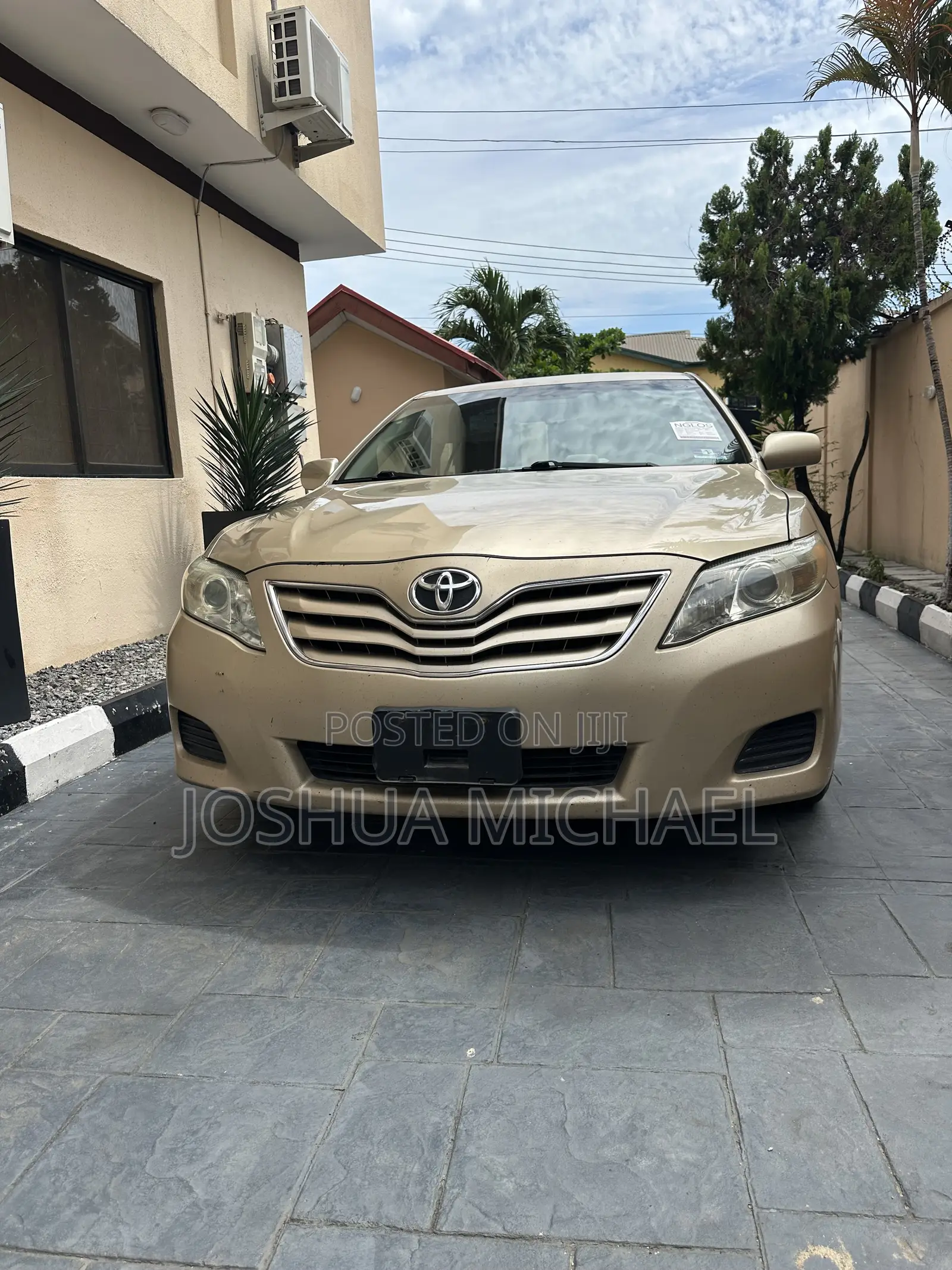 Toyota Camry SE 4dr Sedan (2.5L 4cyl 6A) 2011 Gold