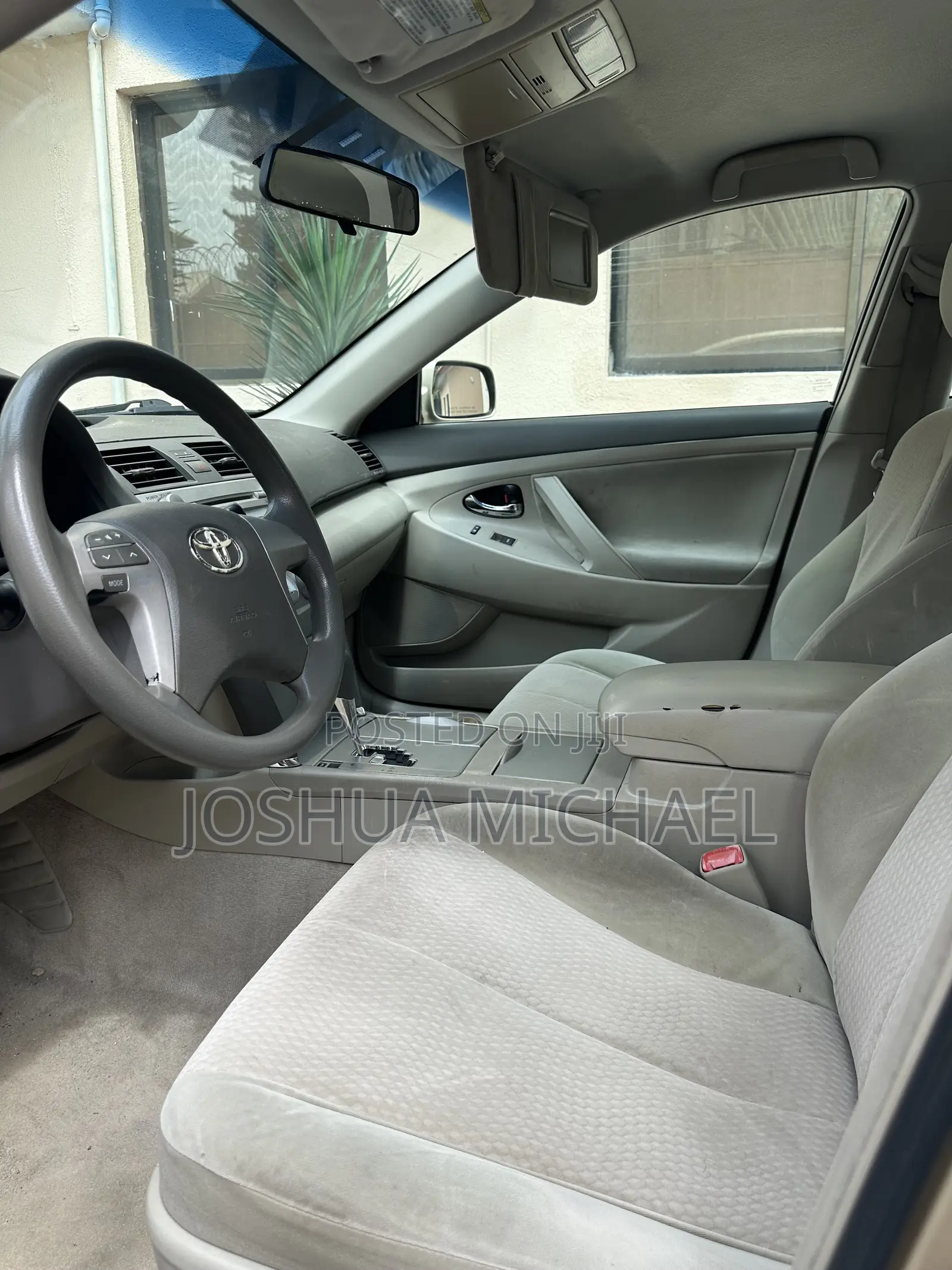 Toyota Camry SE 4dr Sedan (2.5L 4cyl 6A) 2011 Gold