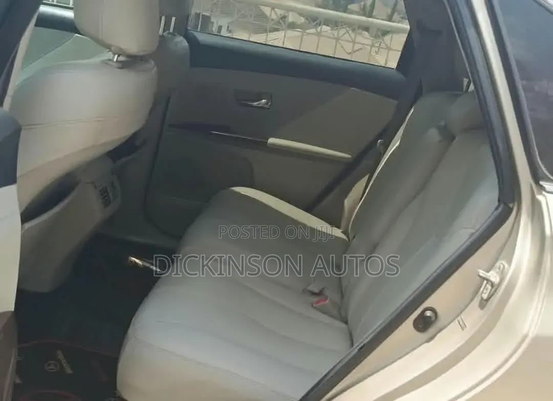Toyota Venza V6 2011 Gold