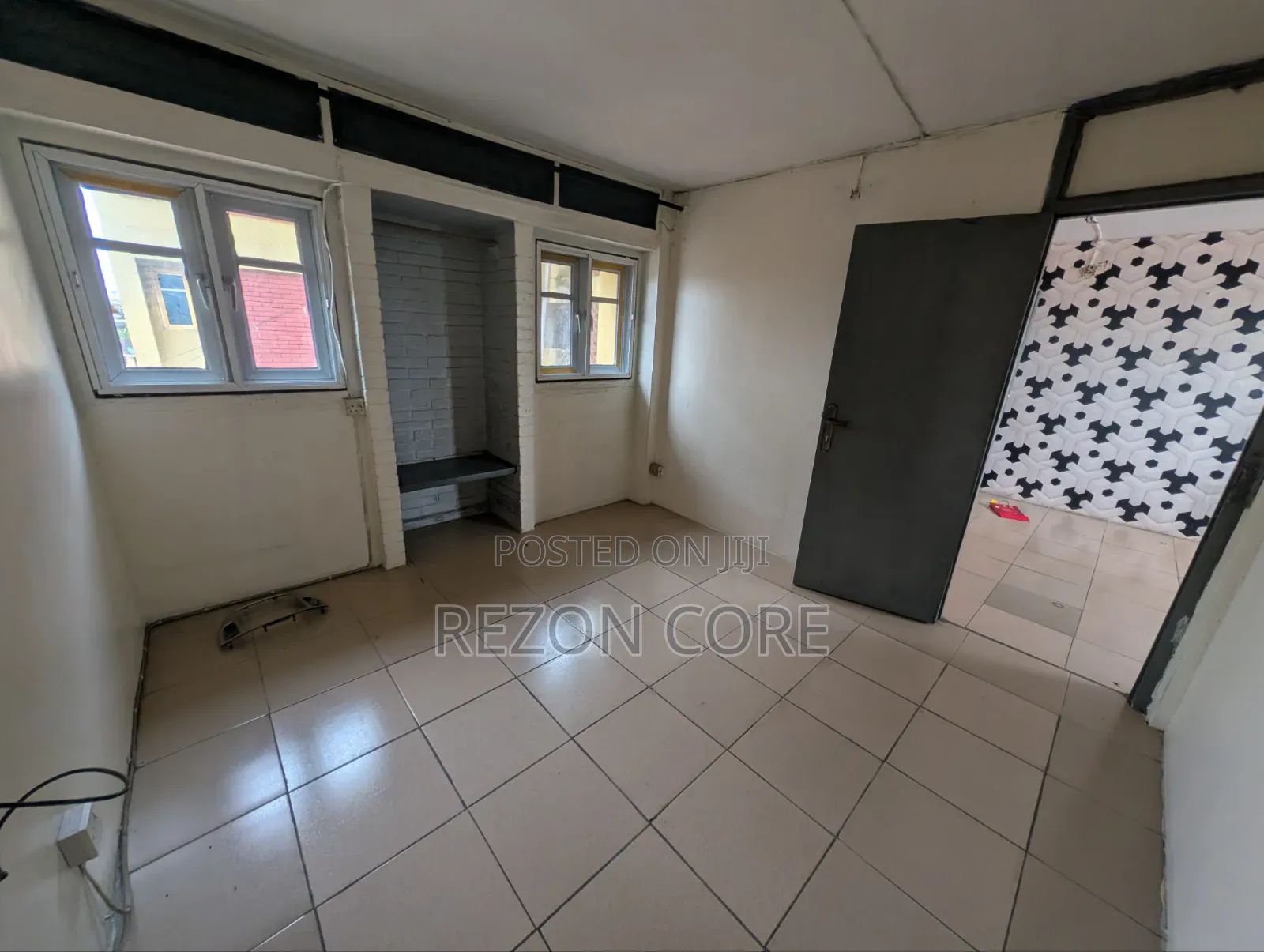 2bdrm Block of Flats in Fashola Estate, Iponri for rent