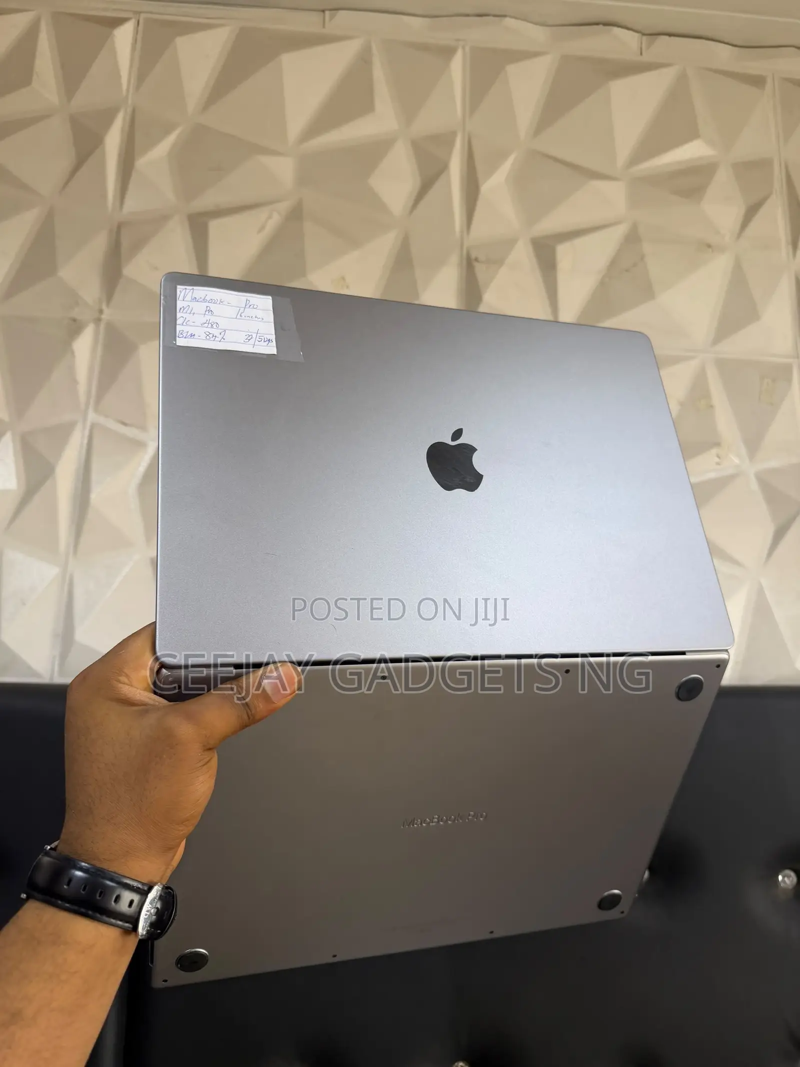 Laptop Apple MacBook Pro 2021 M1 36GB Apple M1 Pro SSD 512GB