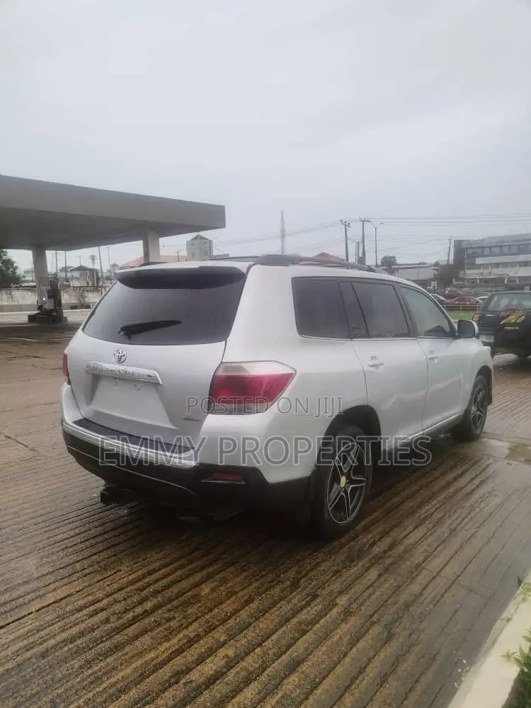 Toyota Highlander 2012 Silver