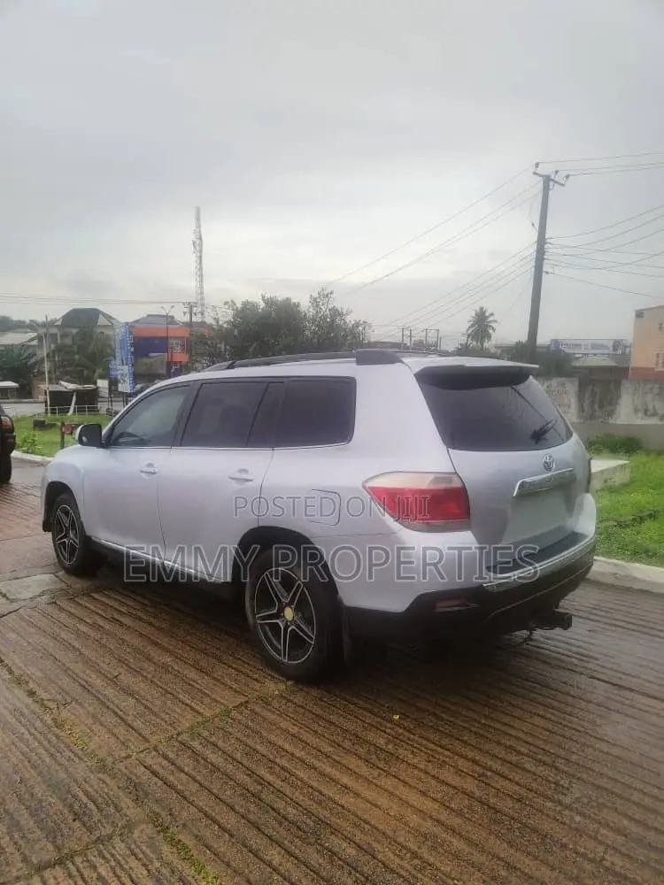 Toyota Highlander 2012 Silver