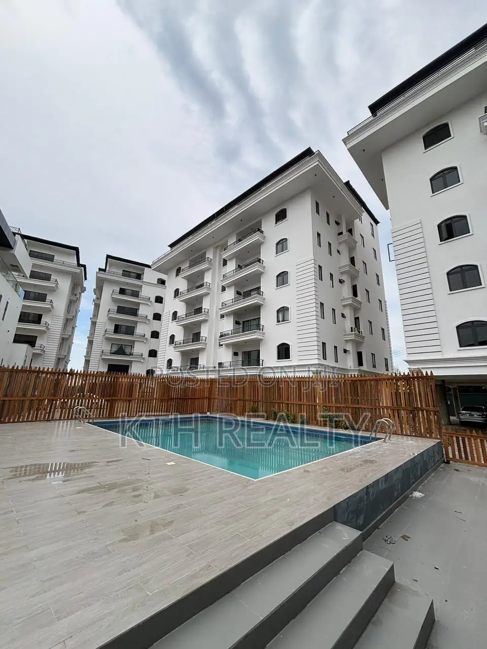 3bdrm Apartment in Lekki for sale