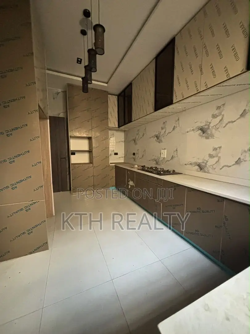 3bdrm Apartment in Lekki for sale