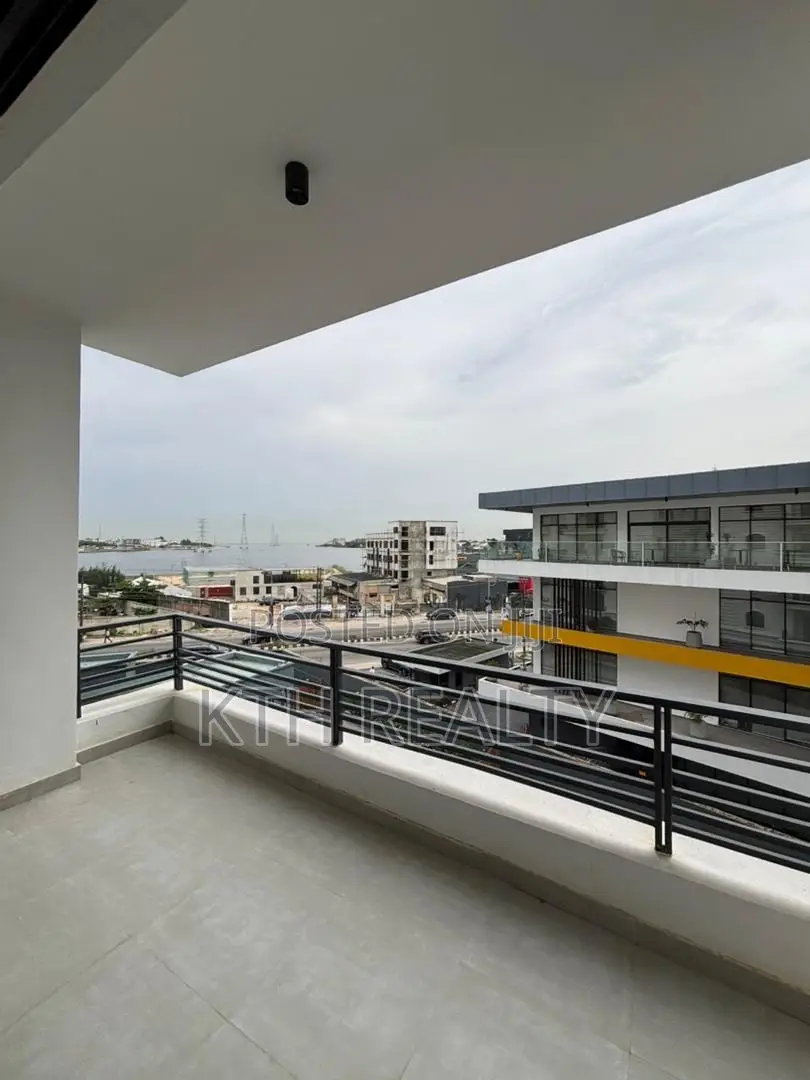 3bdrm Apartment in Lekki for sale