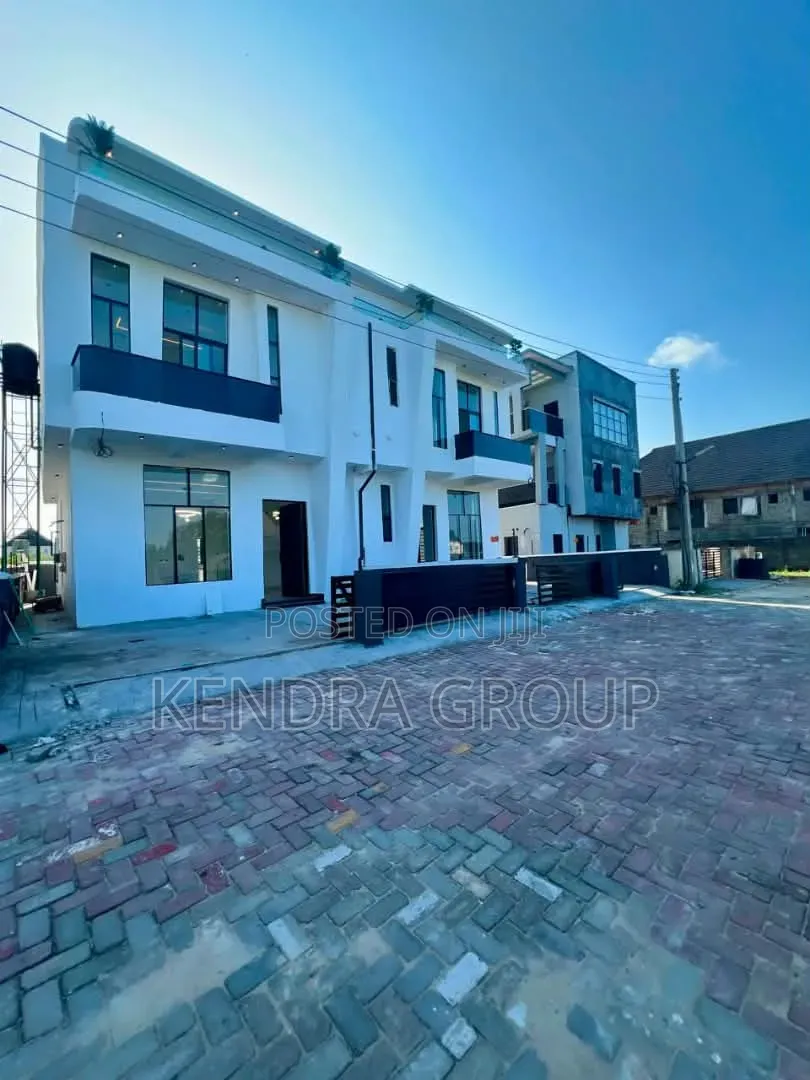 4bdrm Duplex in Lbs Sangotedo for sale