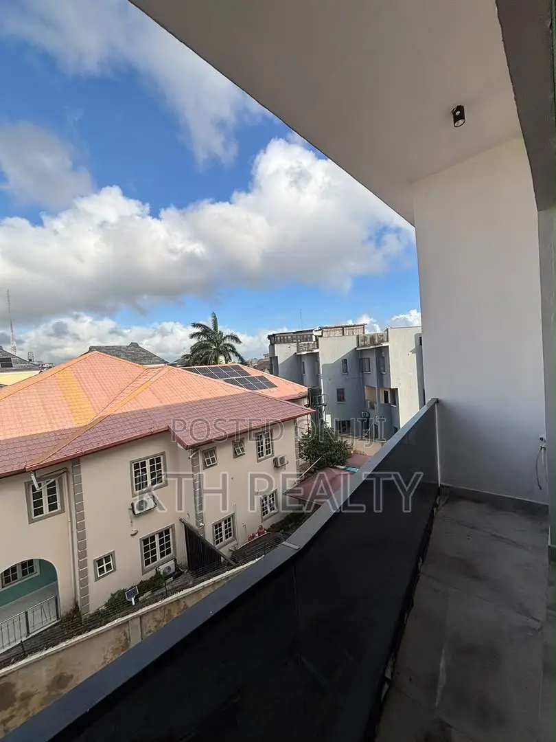 4bdrm Apartment in Lekki for sale