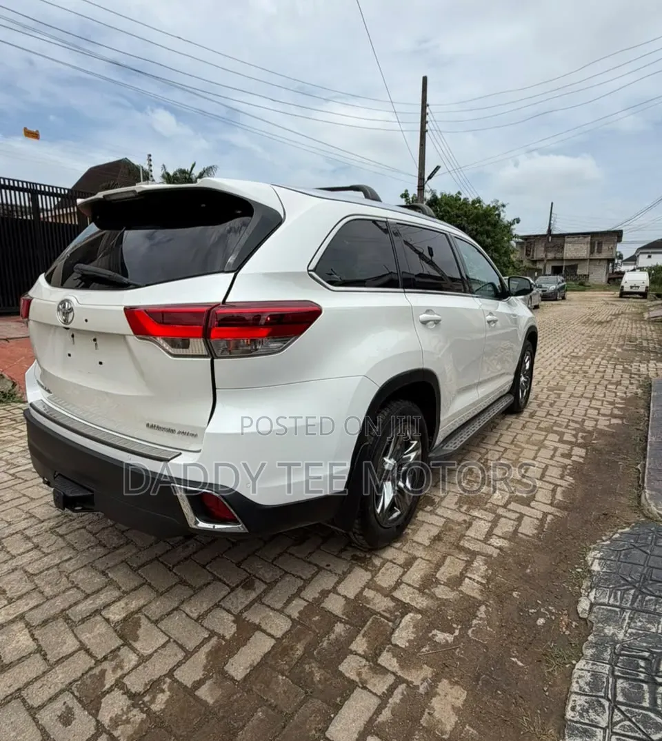 Toyota Corolla 2018 White
