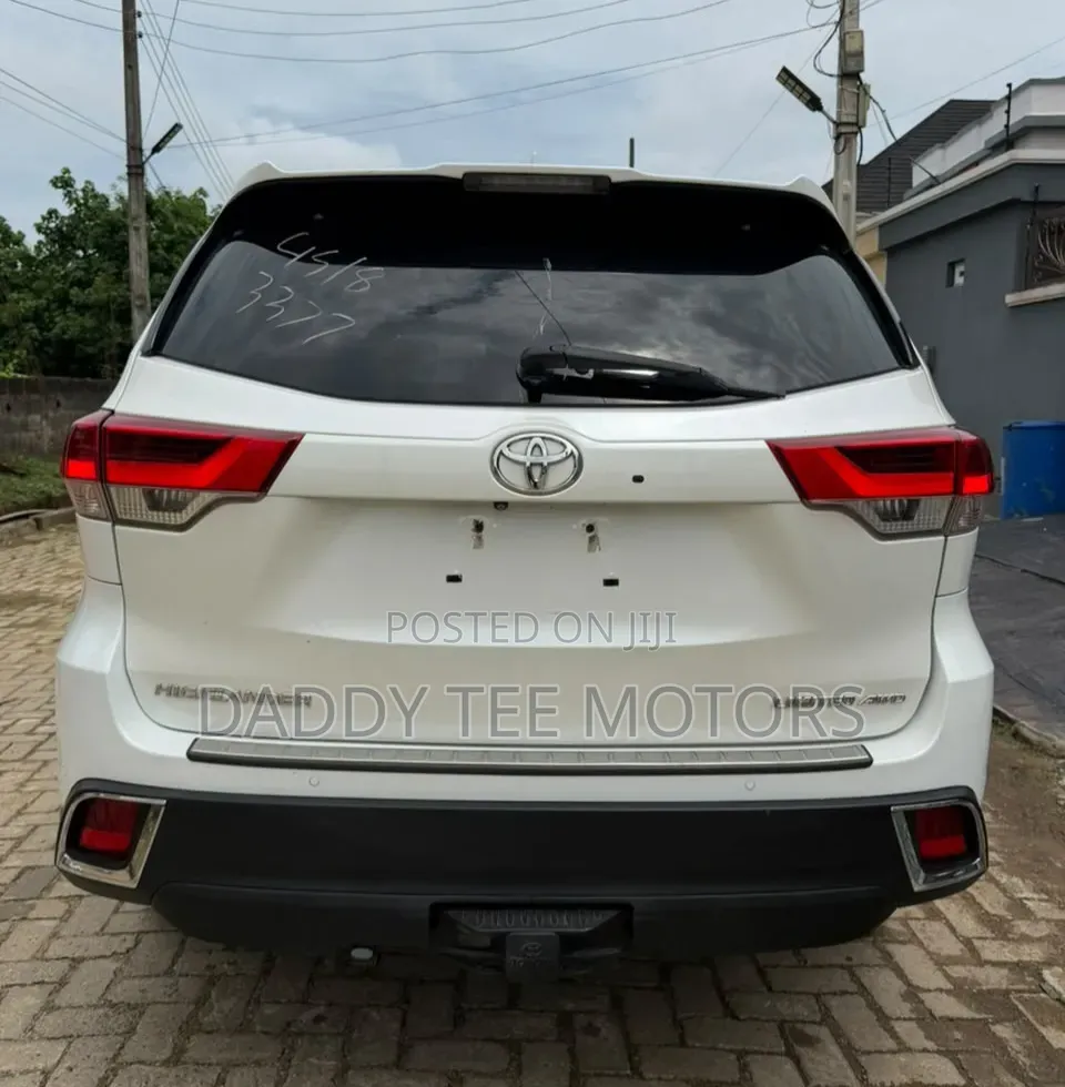Toyota Corolla 2018 White