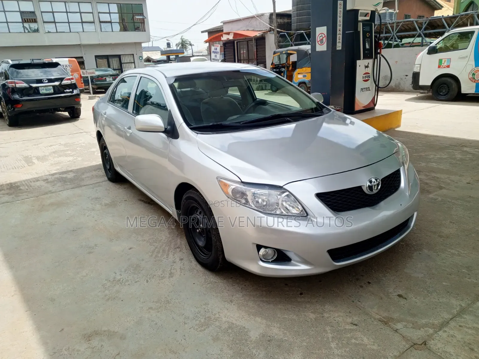 Toyota Corolla Base 4dr Sedan (1.8L 4cyl 5M) 2010 Silver