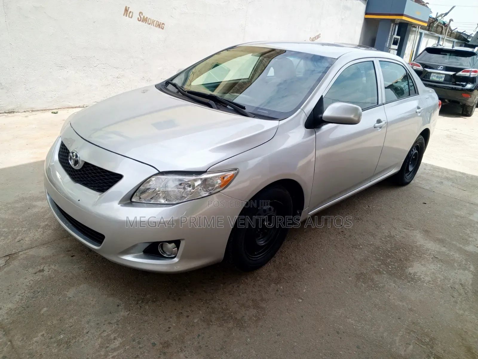 Toyota Corolla Base 4dr Sedan (1.8L 4cyl 5M) 2010 Silver