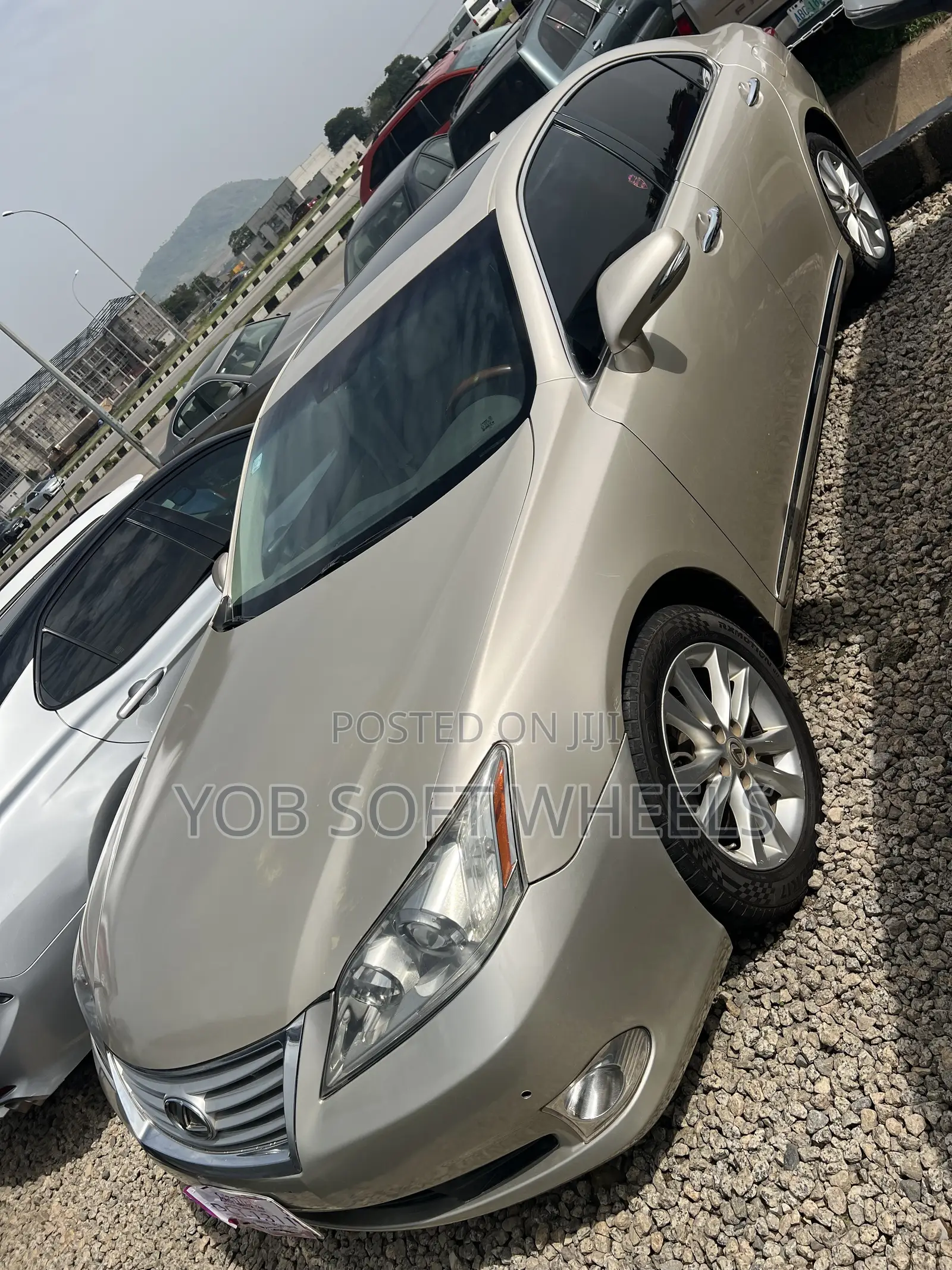 Lexus ES 350 2010 Gold