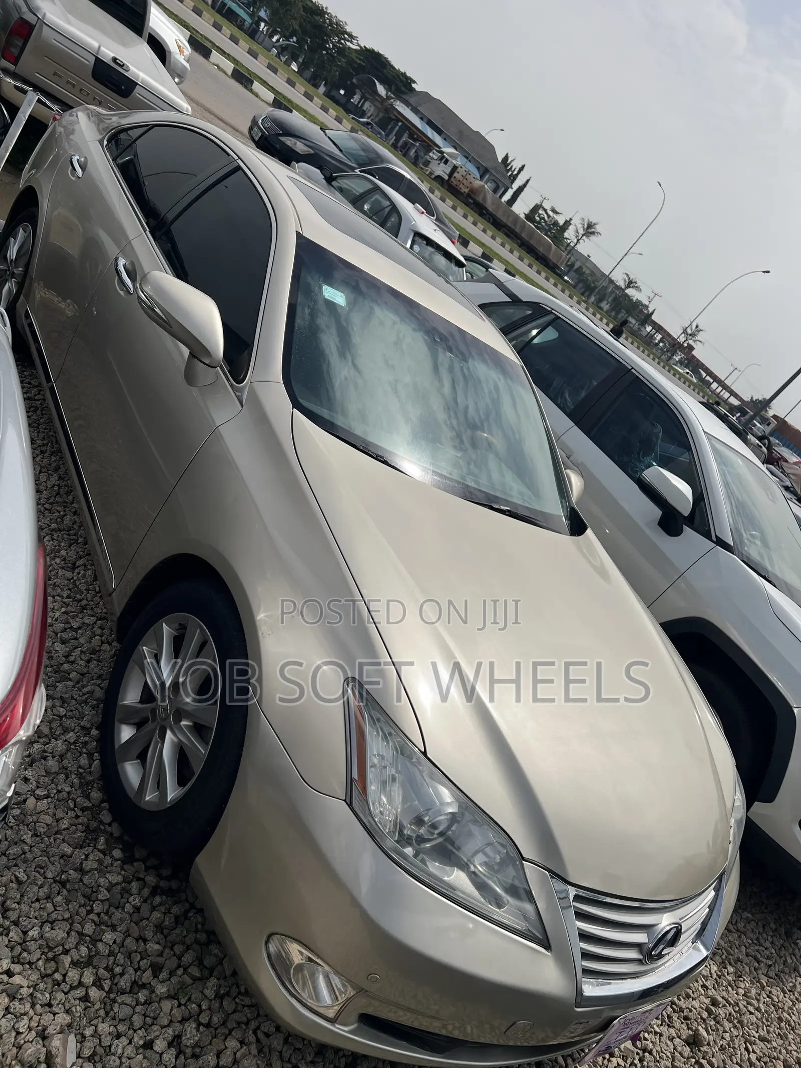 Lexus ES 350 2010 Gold