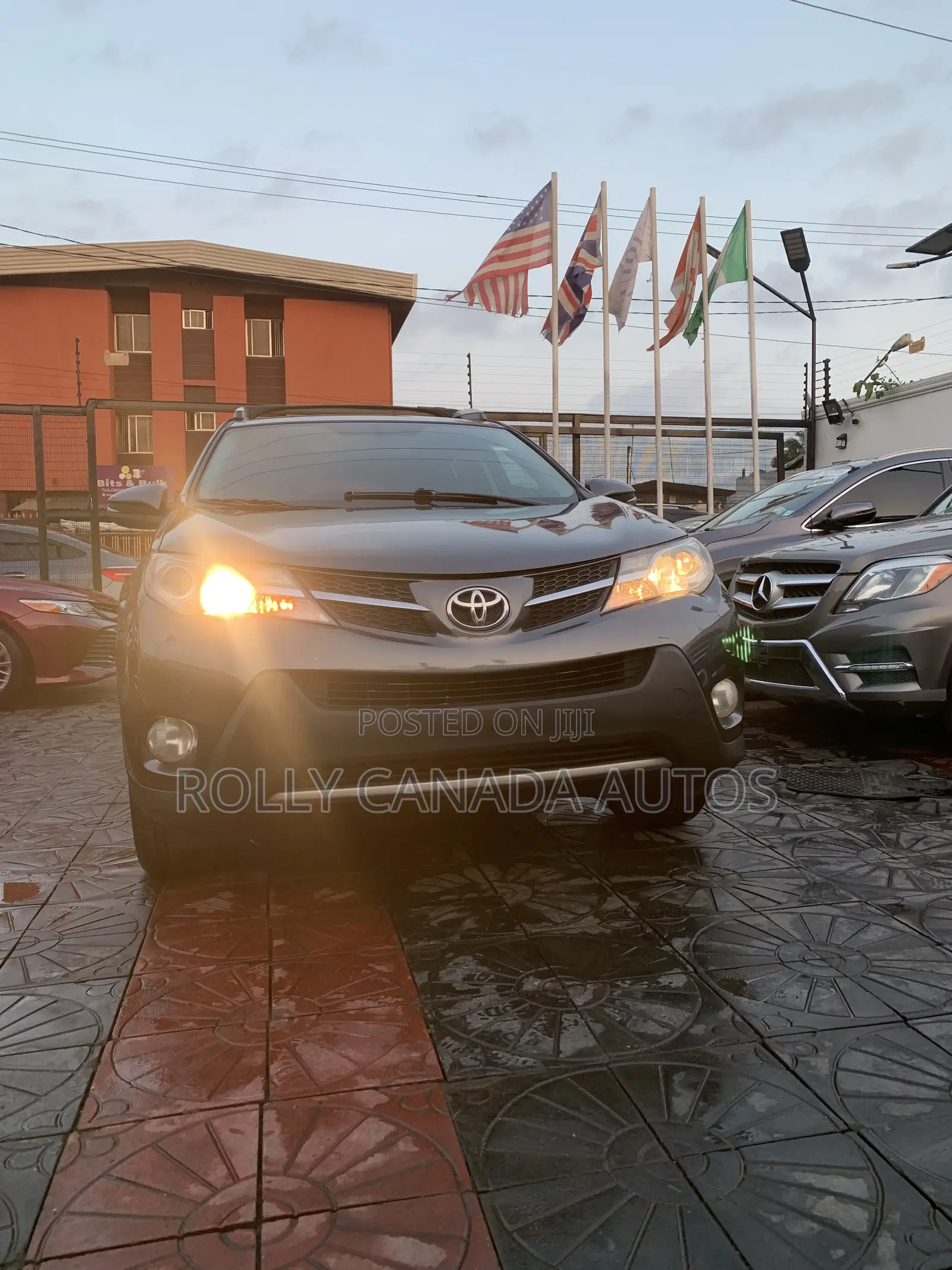 Toyota RAV4 XLE AWD (2.5L 4cyl 6A) 2013 Gray