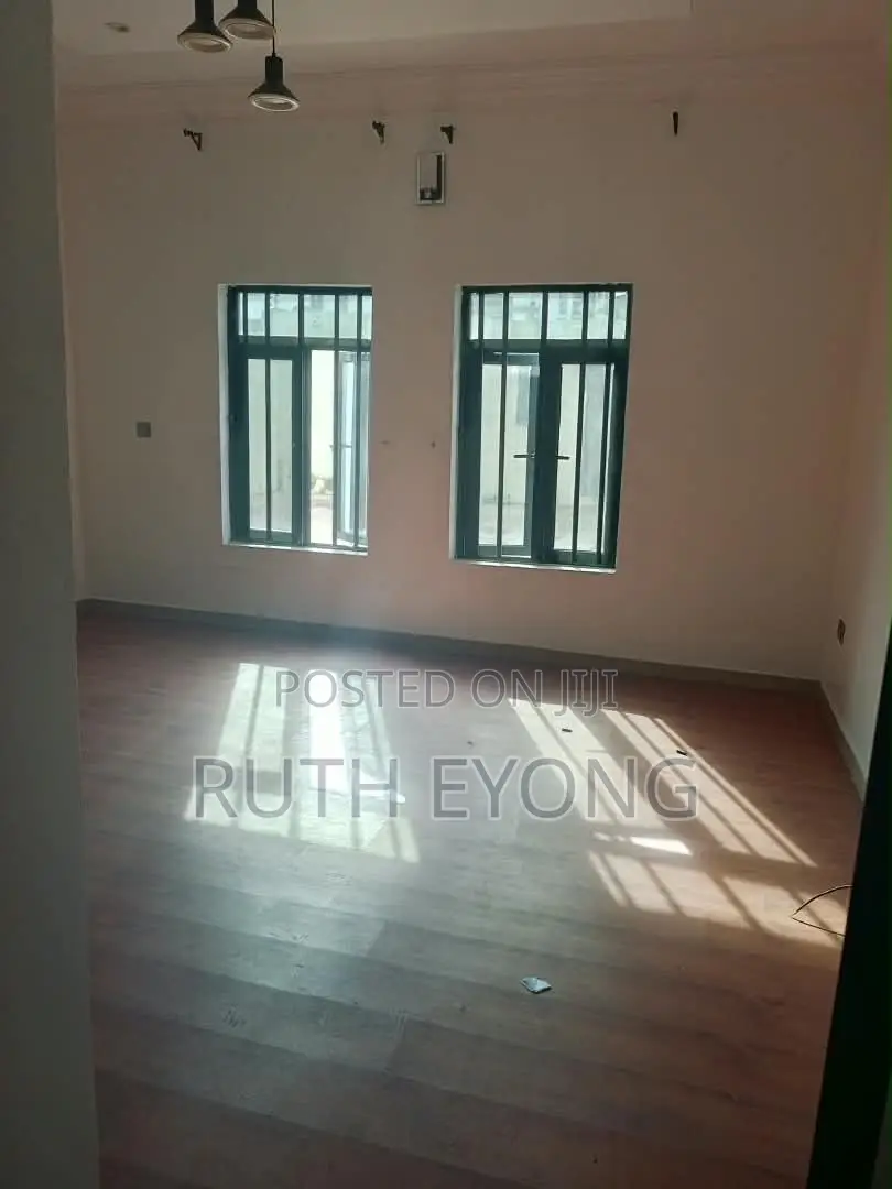 3bdrm Apartment in Lekki Phase 1 for rent
