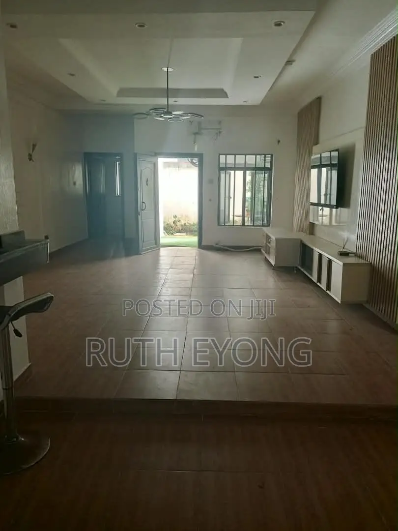 3bdrm Apartment in Lekki Phase 1 for rent