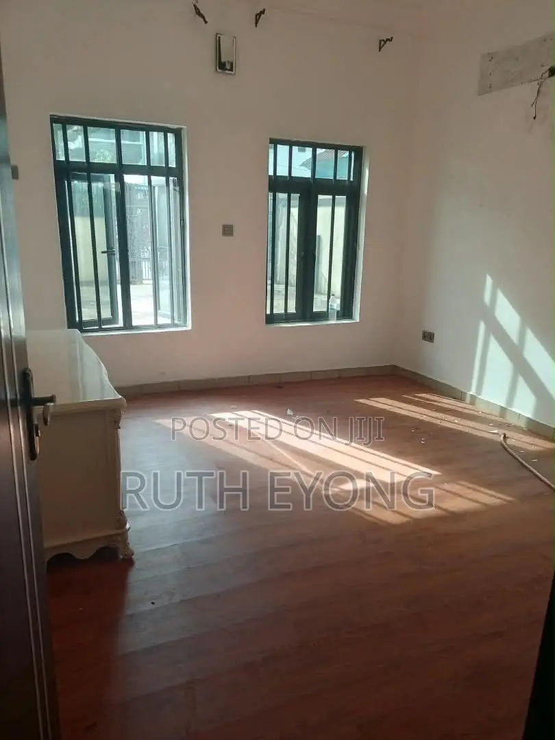 3bdrm Apartment in Lekki Phase 1 for rent