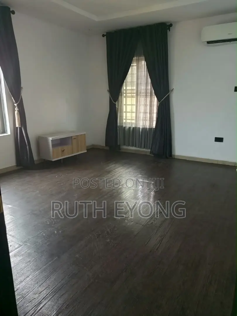 3bdrm Bedsitter in Lekki Phase 1 for rent